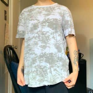 **white & gray tie dye tshirt**